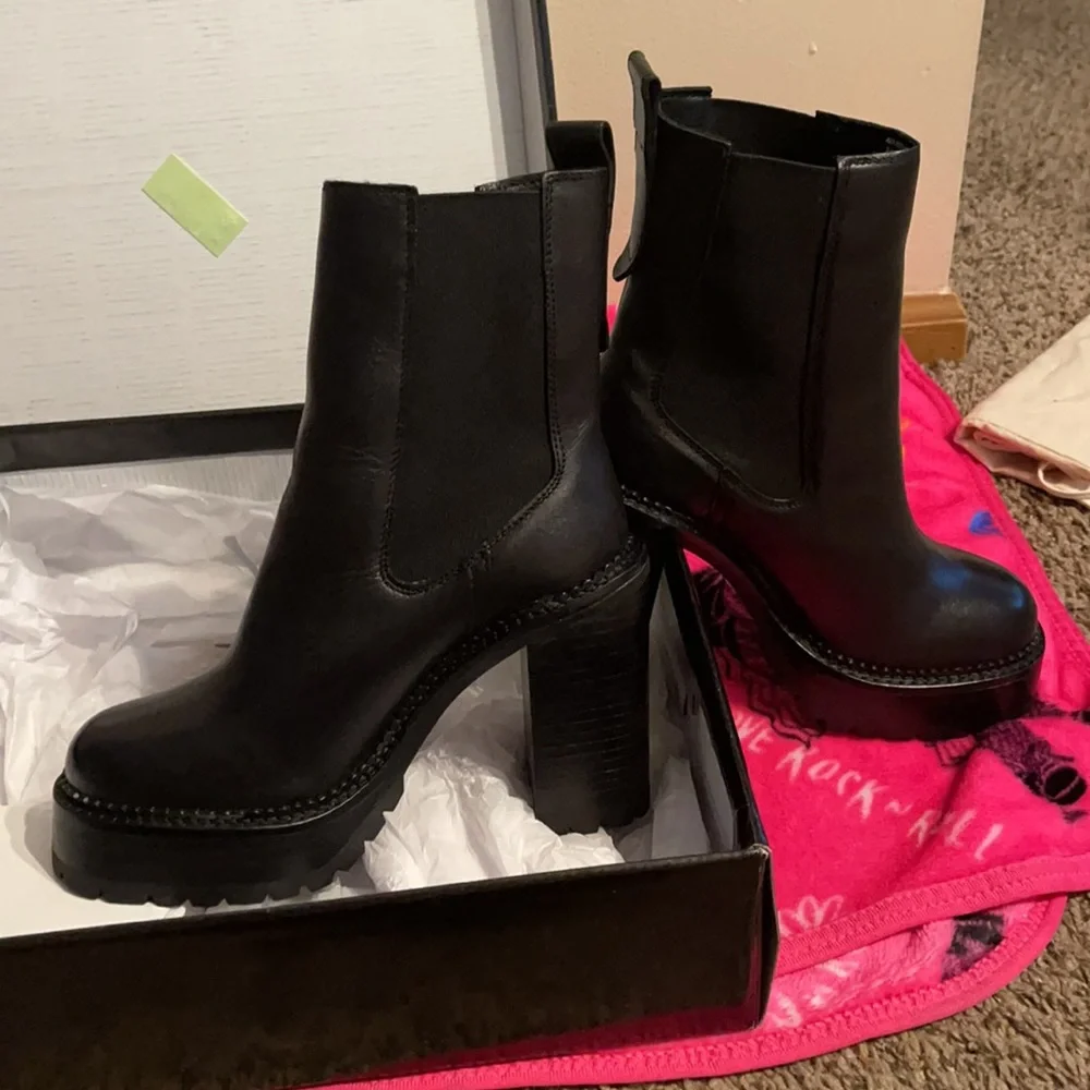 Black Women's Platform Chelsea Boots